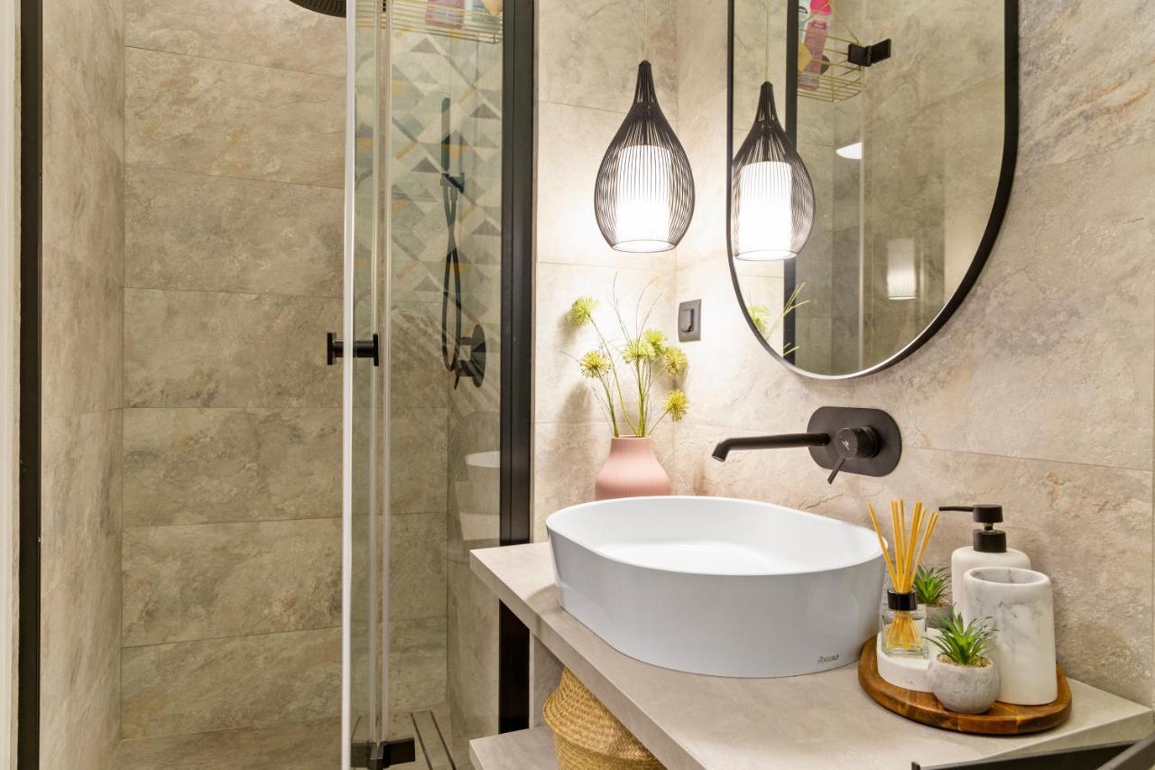 Appartamento Tova Pearl Ultracentral - Romana Square Subway Bucarest Esterno foto